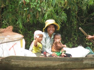 Famille dans les villages flottans