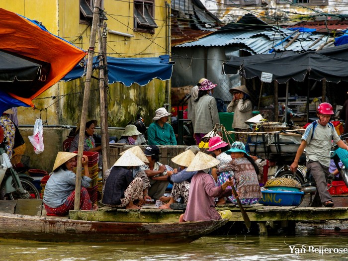 Marché flottan de Hoi an